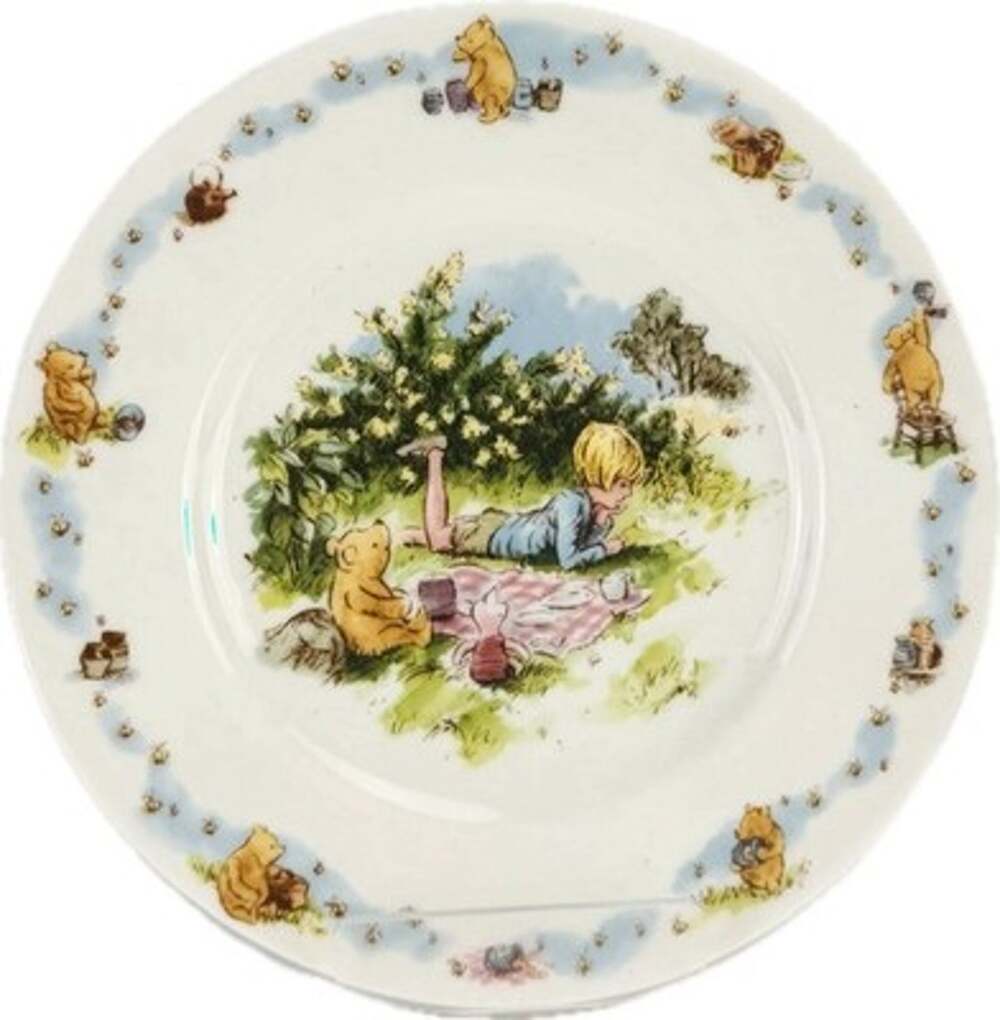 Royal Doulton Disney Classic Winnie the Pooh Christopher Robin 8" Salad Plate